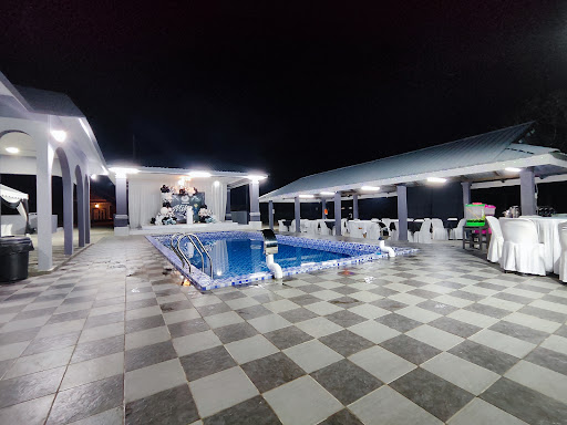 Dwokah roomah pool & space