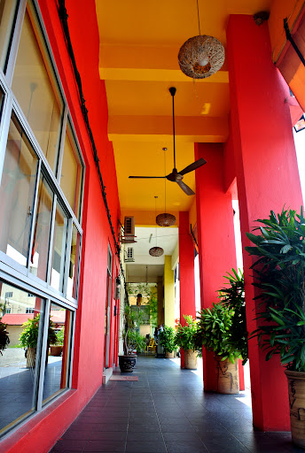 Wau Hotel & Cafe