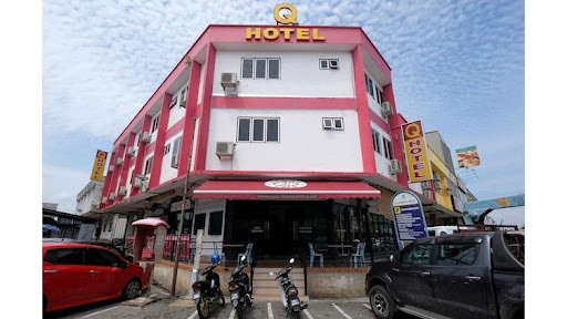 Q Hotel