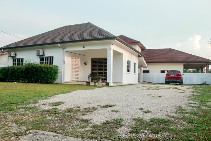Kundang Villa Tasik Biru Homestay – Vila Percutian Tasik Biru Kundang