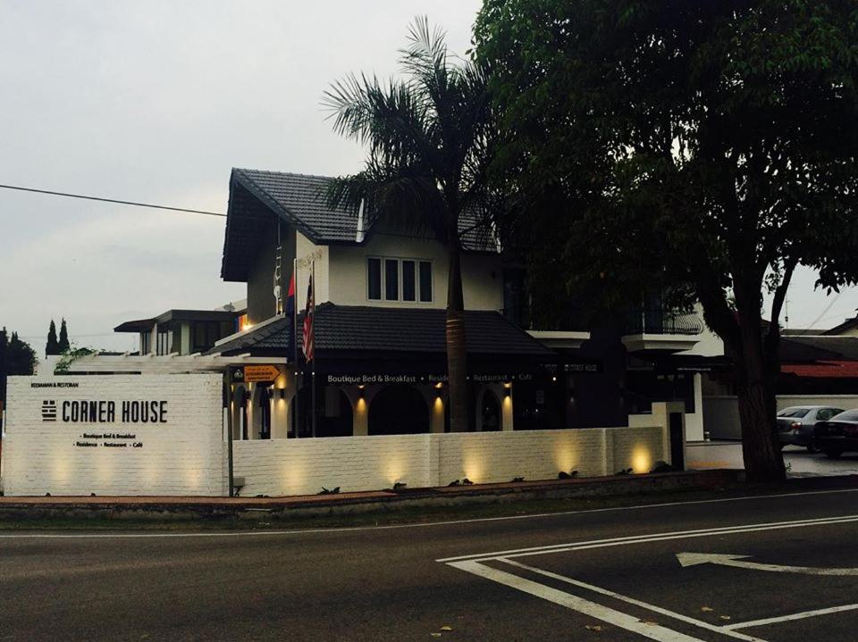 Rumah Sudut: Rekaan & Inspirasi Ruang Moden
